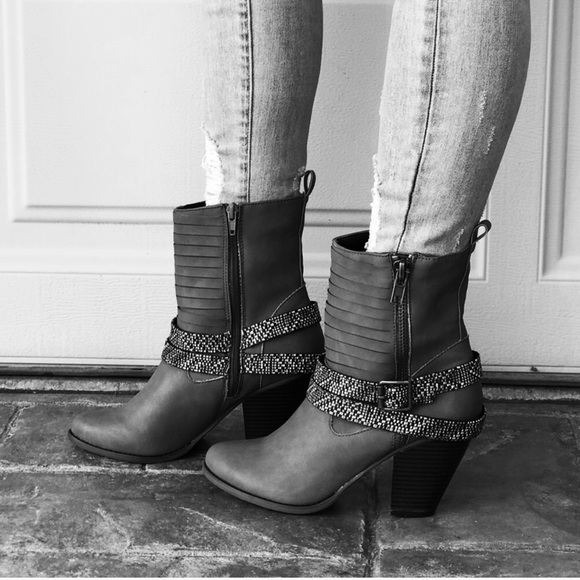 Black Boho Chic Beaded Belted Embellished Boots - Picture 6 of 6